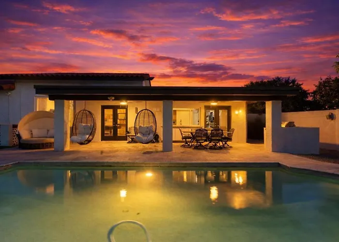 Beverly Charm- Private Pool - Mini Golf - Games *